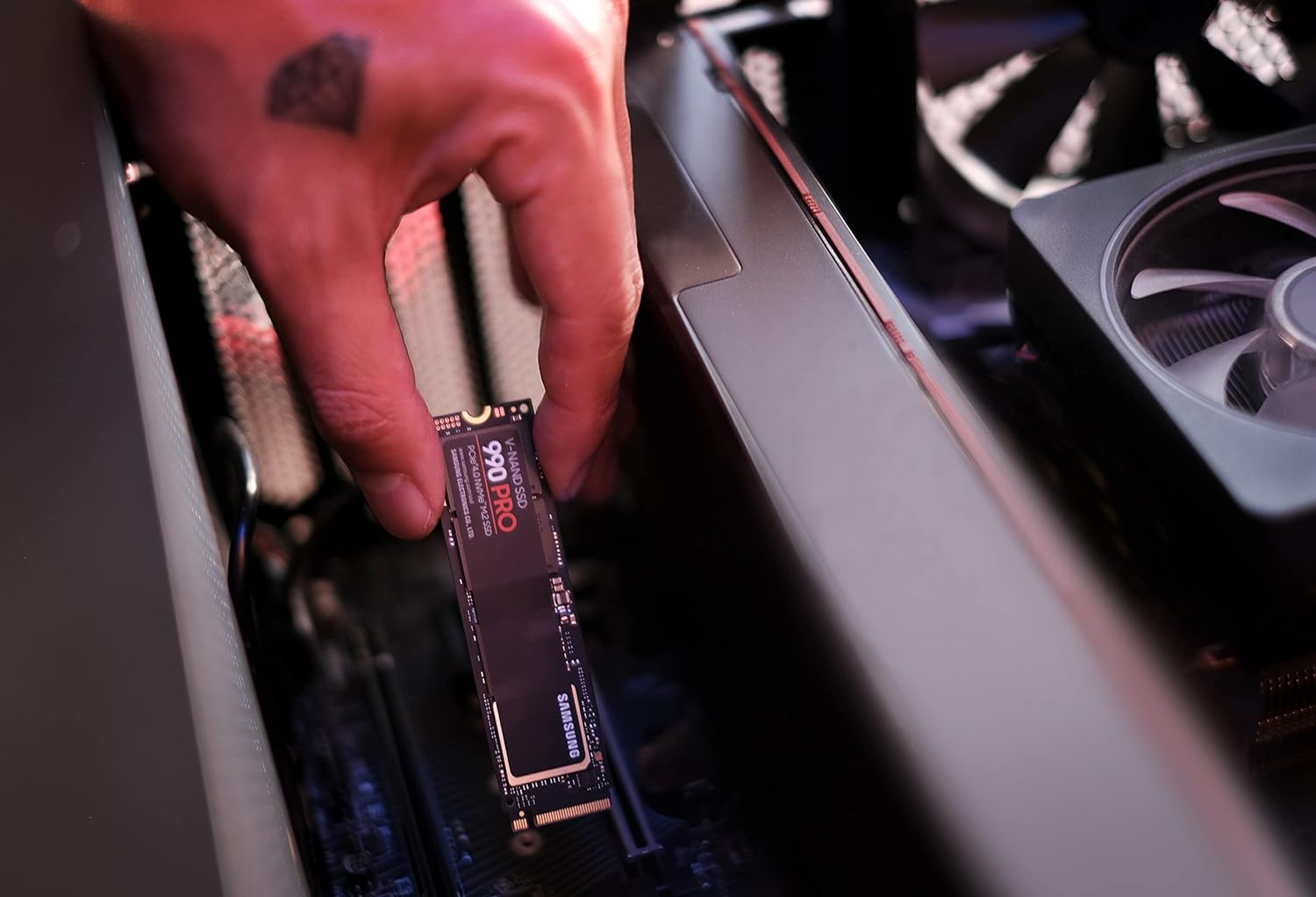 Buy MZ-V9P1T0B/AM Samsung 990 PRO MZ-V9P1T0B/AM - SSD - 1 TB - PCIe 4.0 x4 (NVMe)
